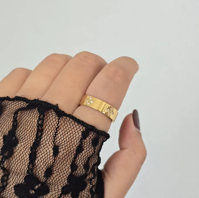 Crystal-Band Ring
