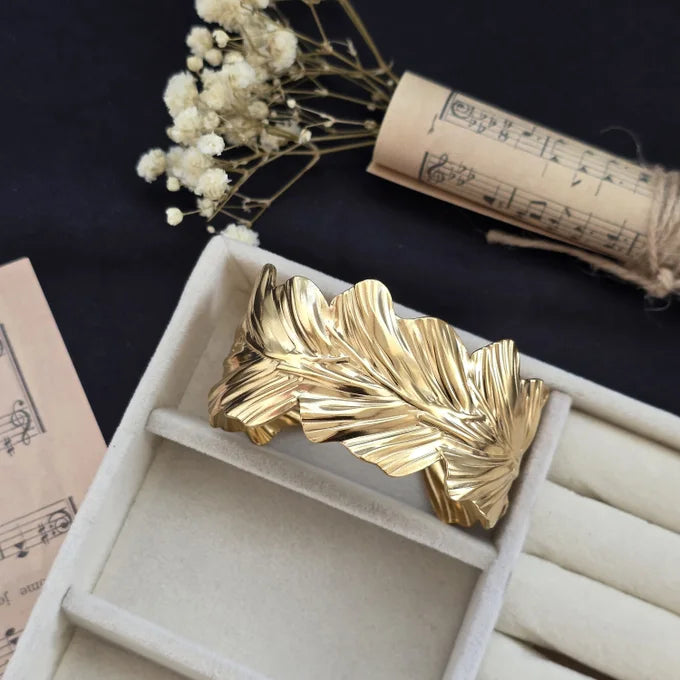 Leaf-Curve Bracelet