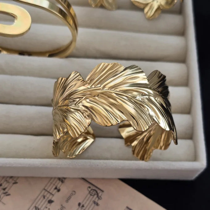 Leaf-Curve Bracelet