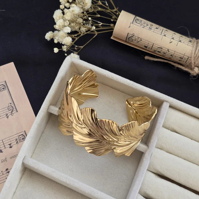 Leaf-Curve Bracelet