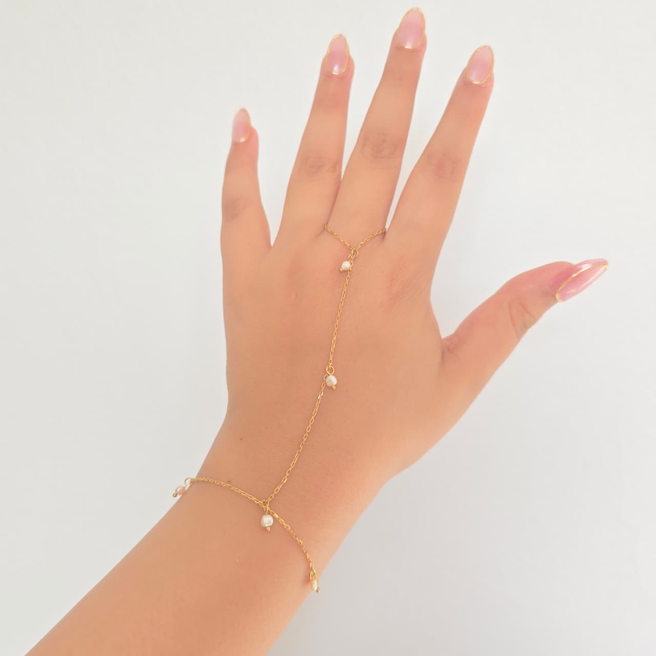 Silk-Pearl Handchain