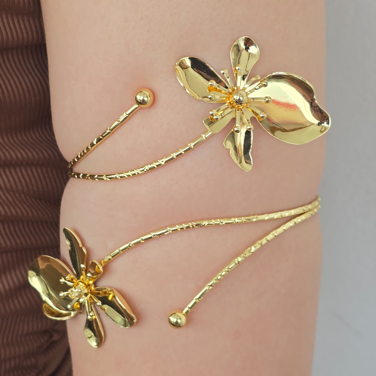 Fleur-d’Or Hand Cuff