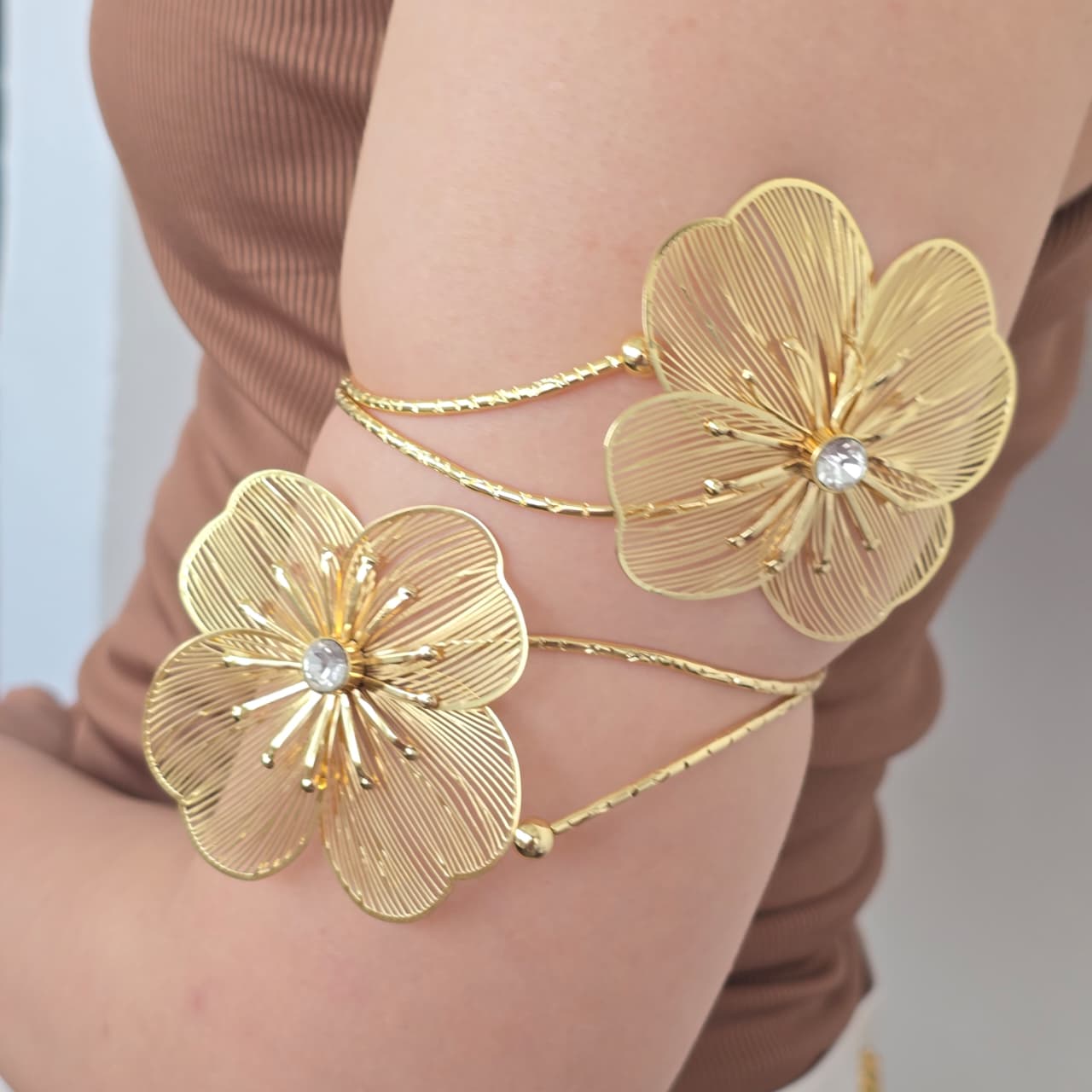 Bloomelle Hand Cuff