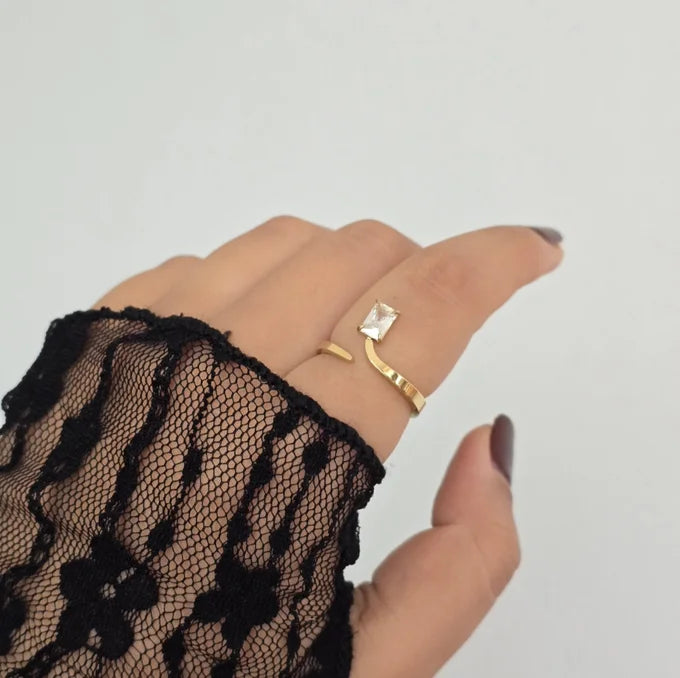 Crystal-Sway Ring