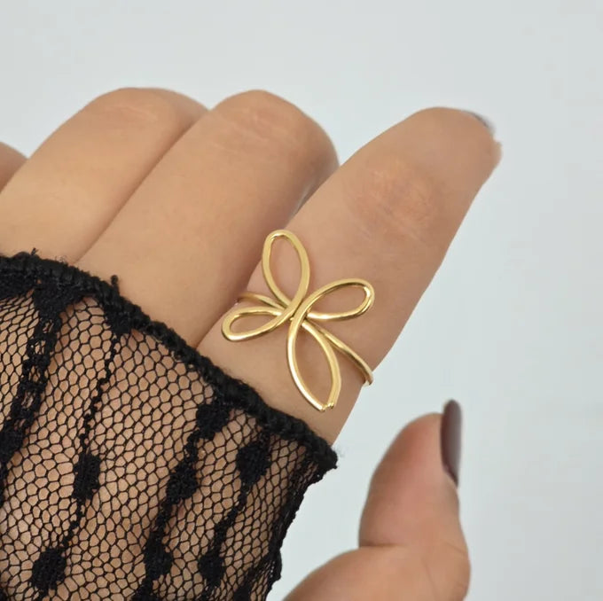 Ribbon-Charm Ring