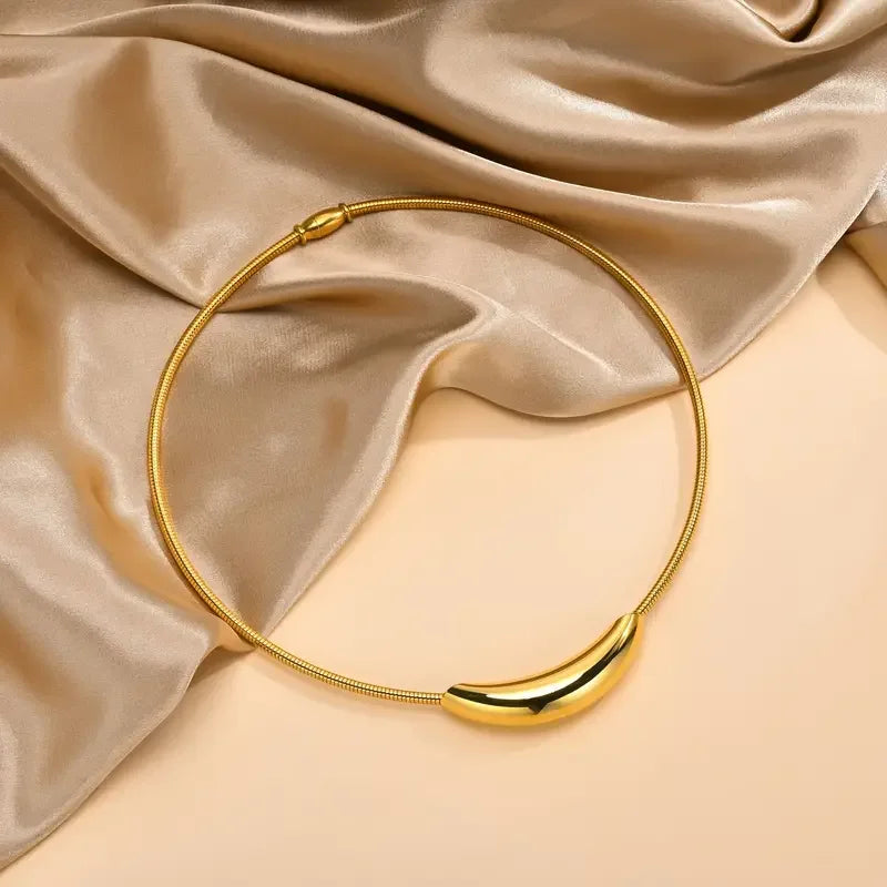 Circular-Hose Necklace