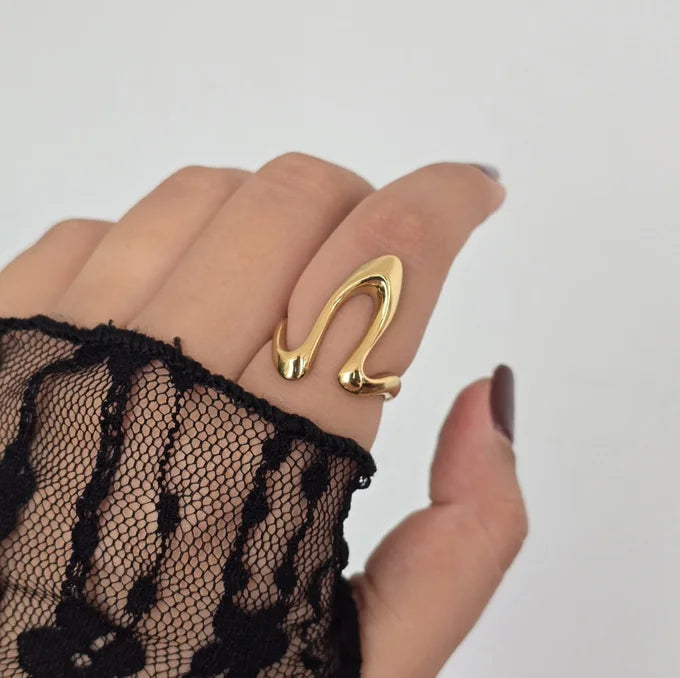 Wave-Sculpt Ring