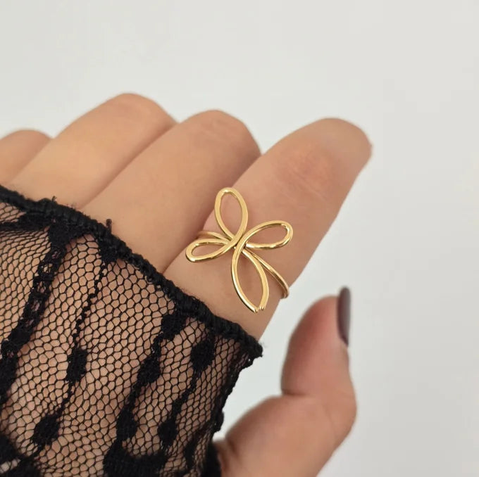 Ribbon-Charm Ring