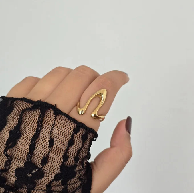 Wave-Sculpt Ring