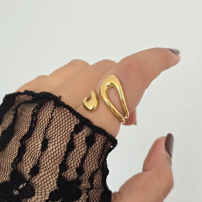 Liquid-Teardrop Ring
