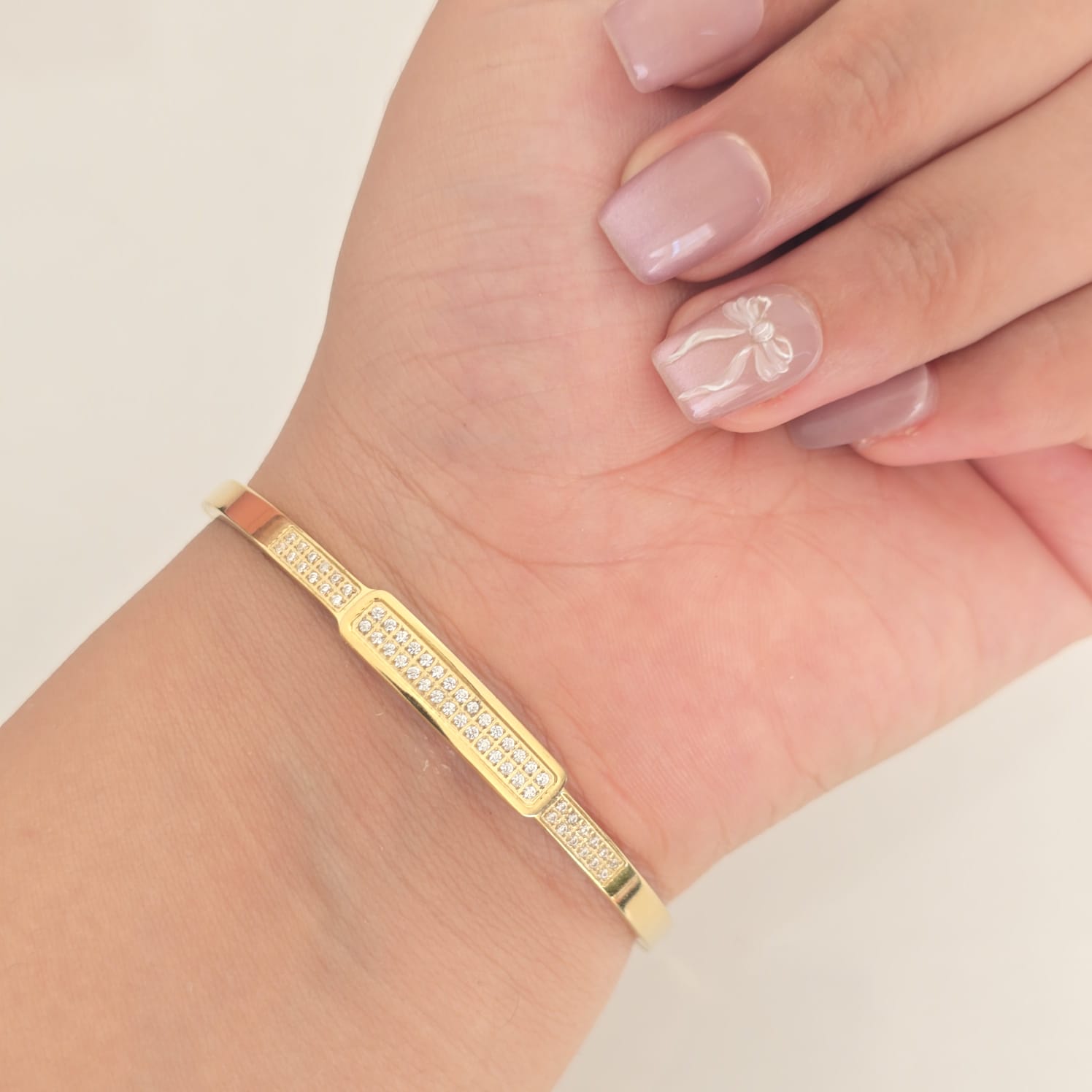 Center-Glow Bracelet