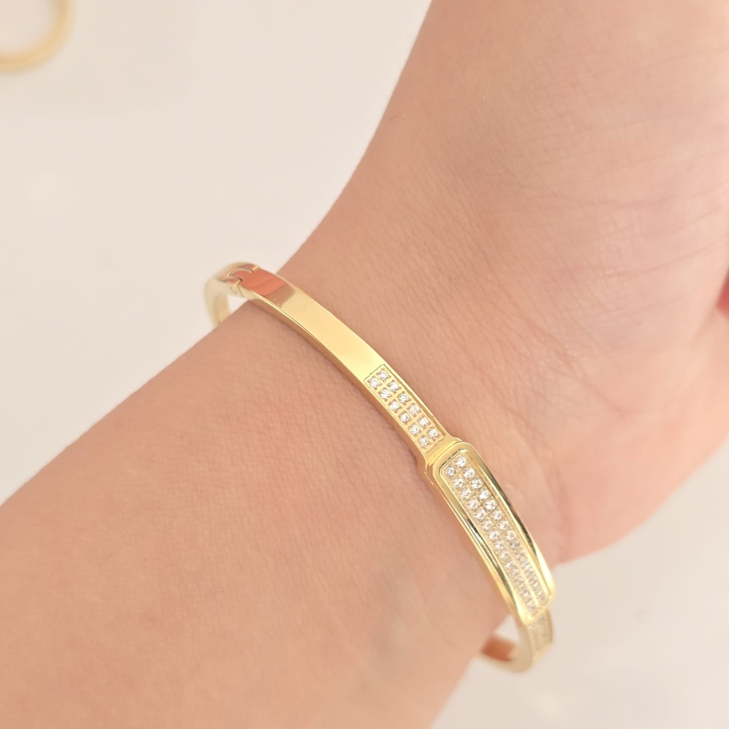 Center-Glow Bracelet