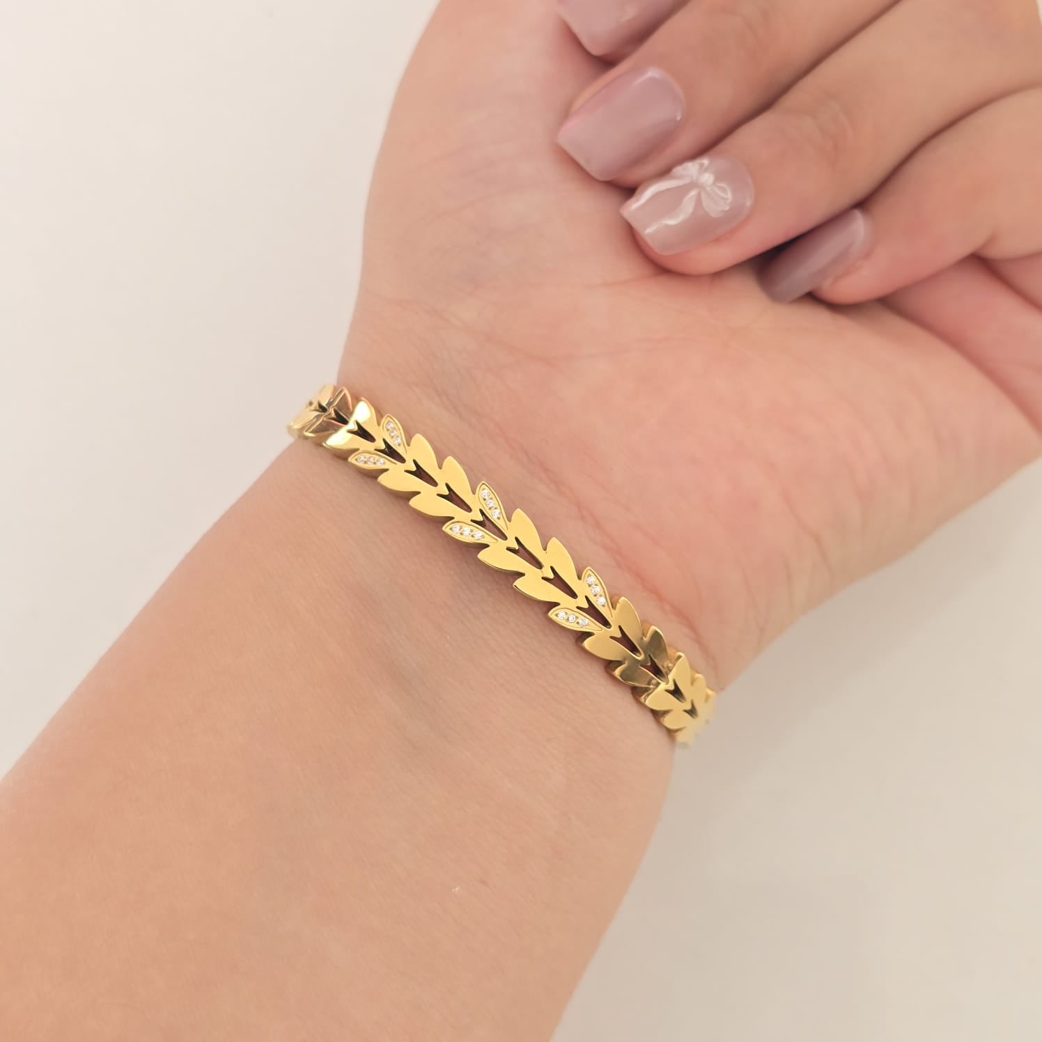 Leaf-Glow Bracelet