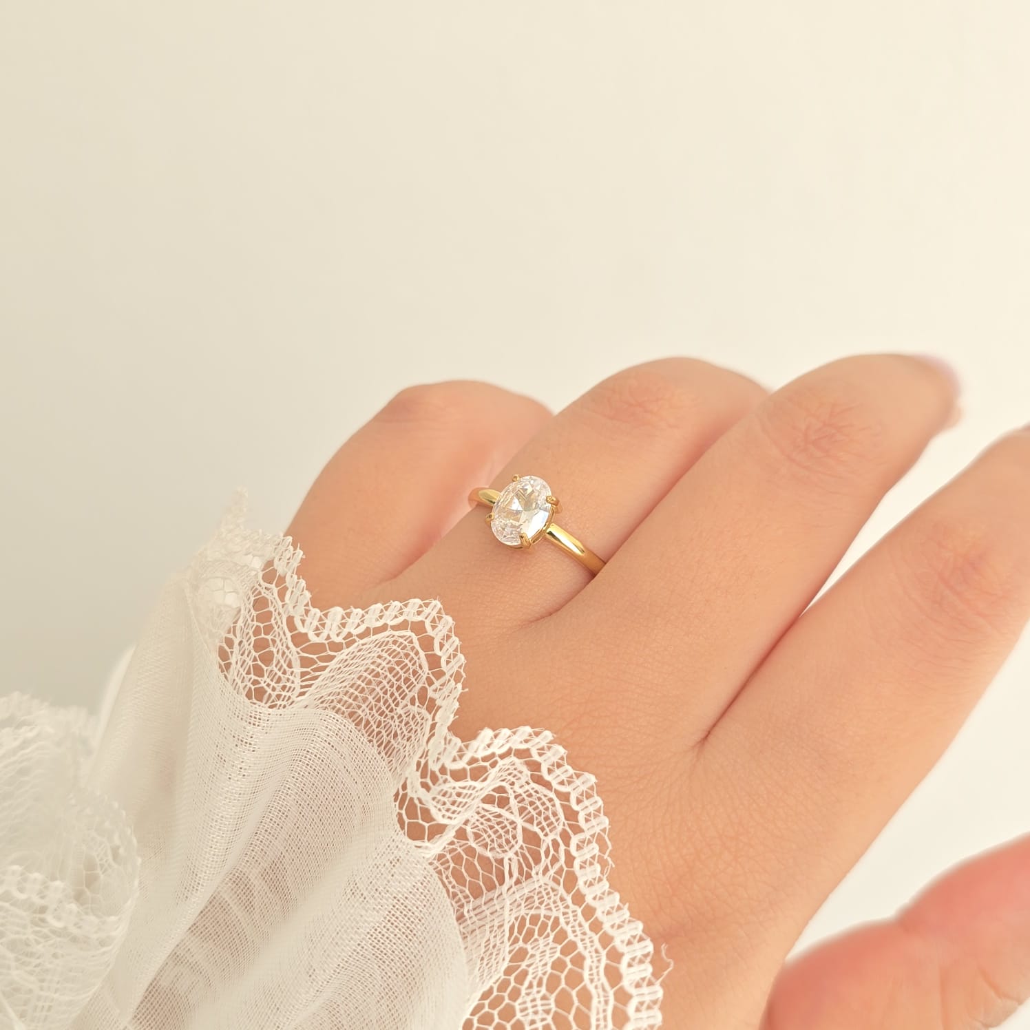Oval-Solitaire Ring