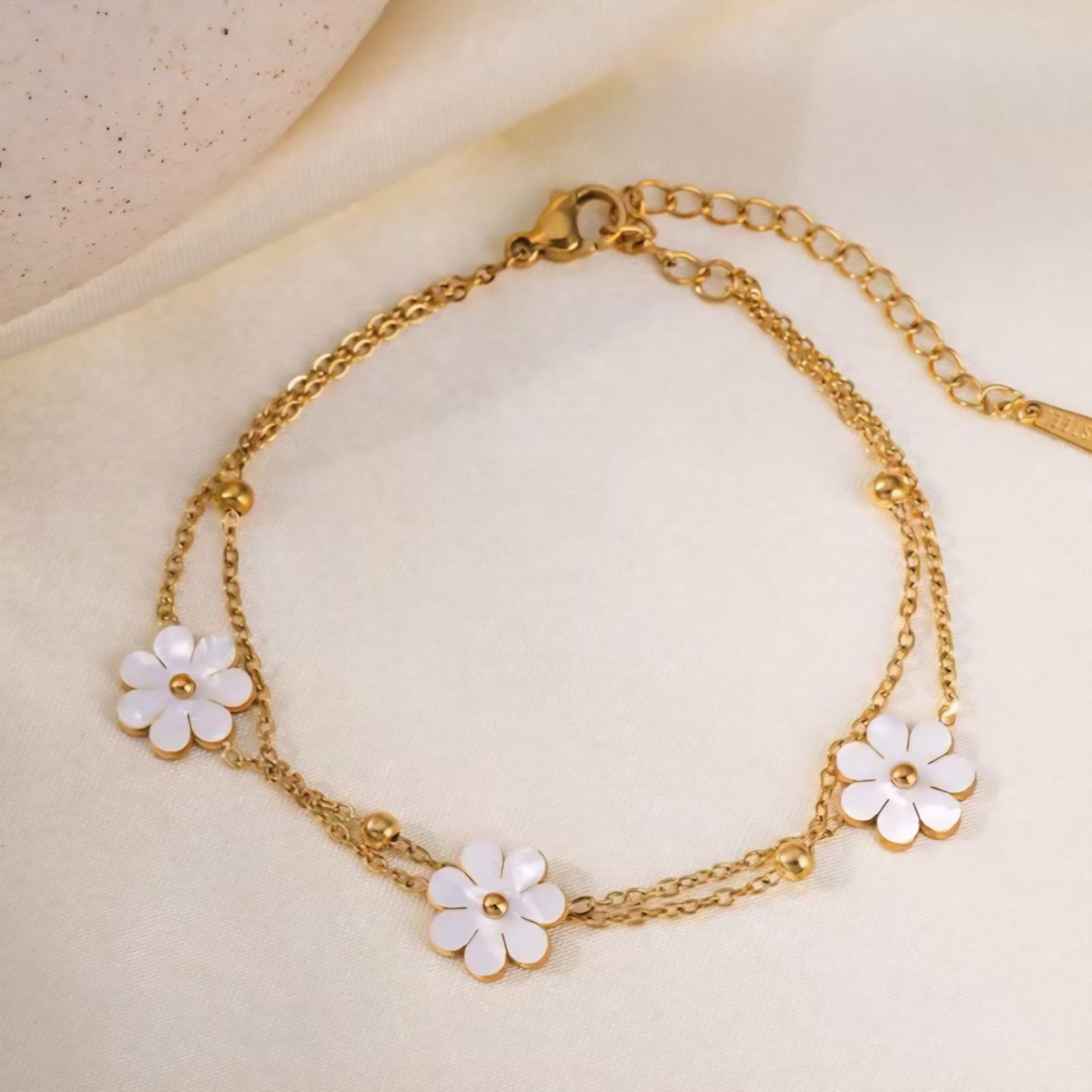 White-Petal Chain