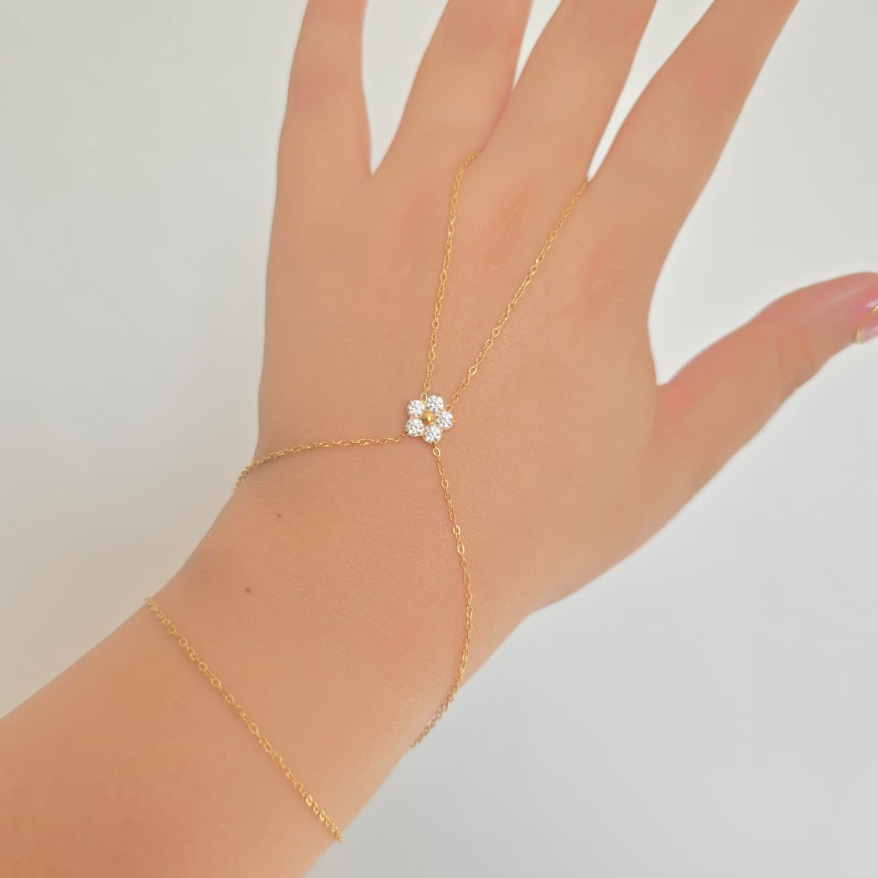 Daisy-Touch Handchain