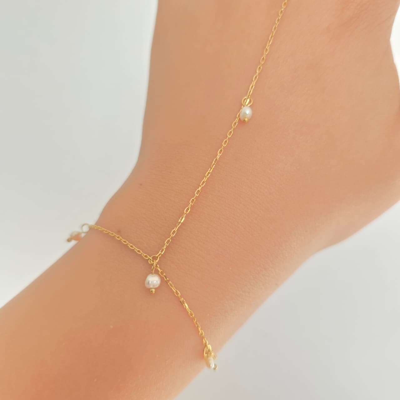 Silk-Pearl Handchain