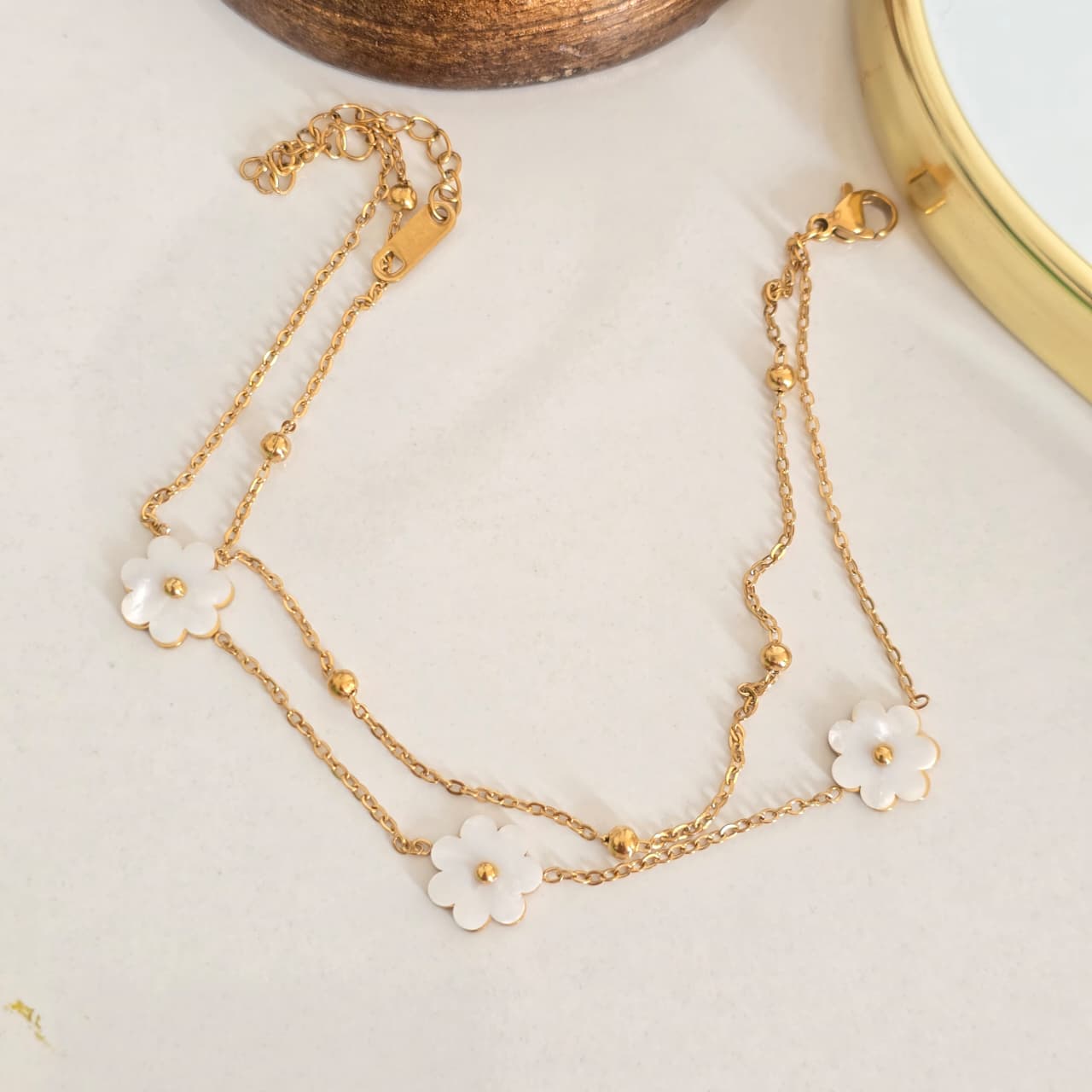 White-Petal Chain