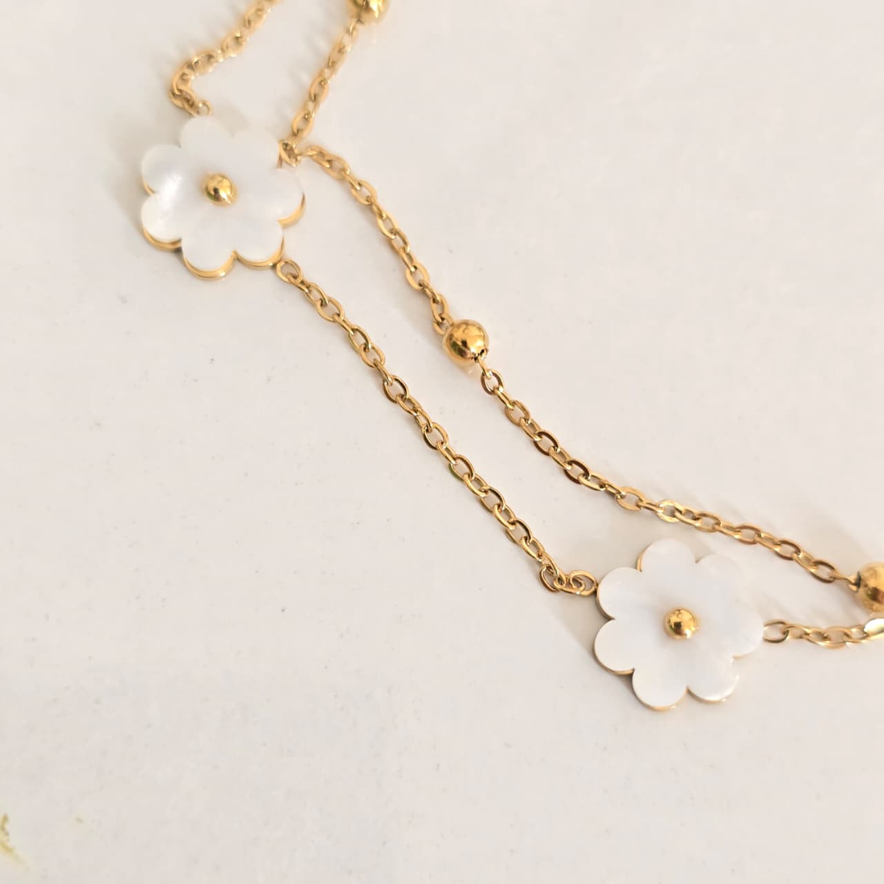 White-Petal Chain