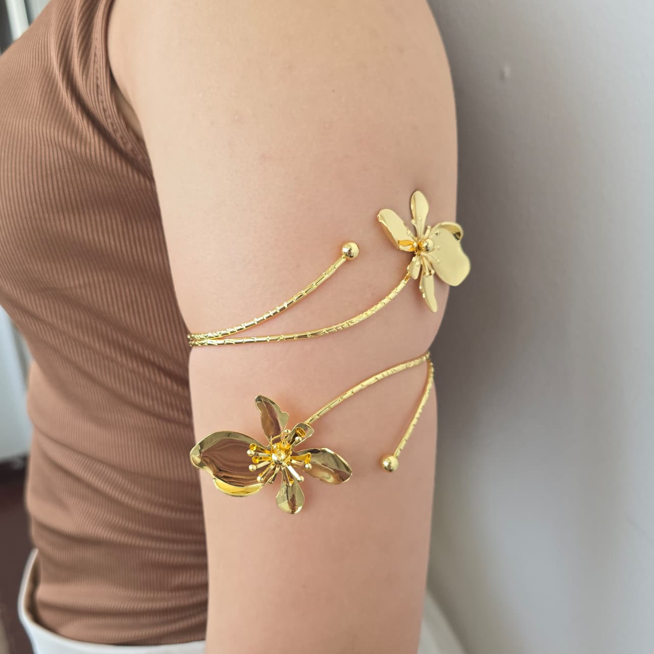 Fleur-d’Or Hand Cuff