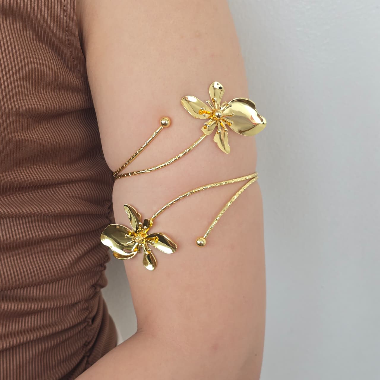 Fleur-d’Or Hand Cuff