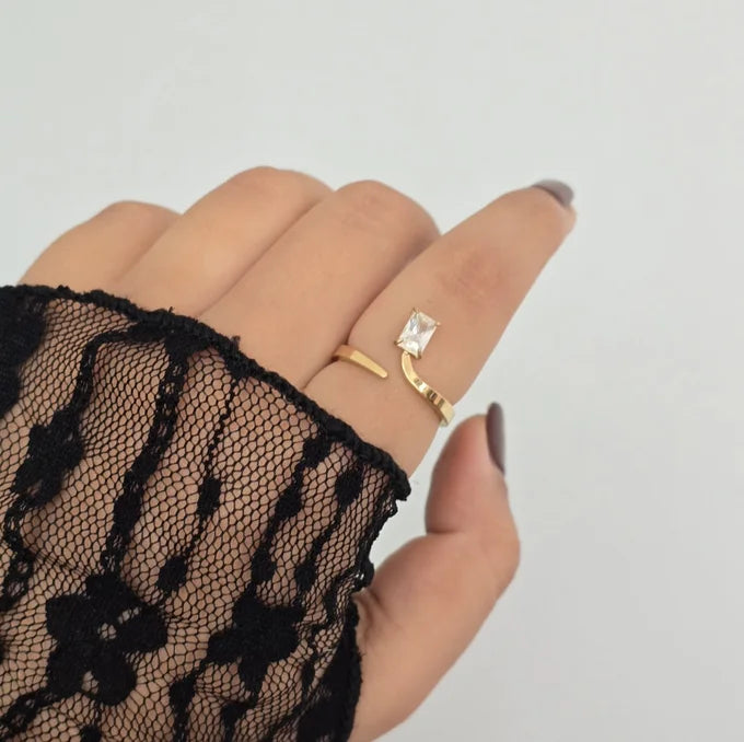Crystal-Sway Ring